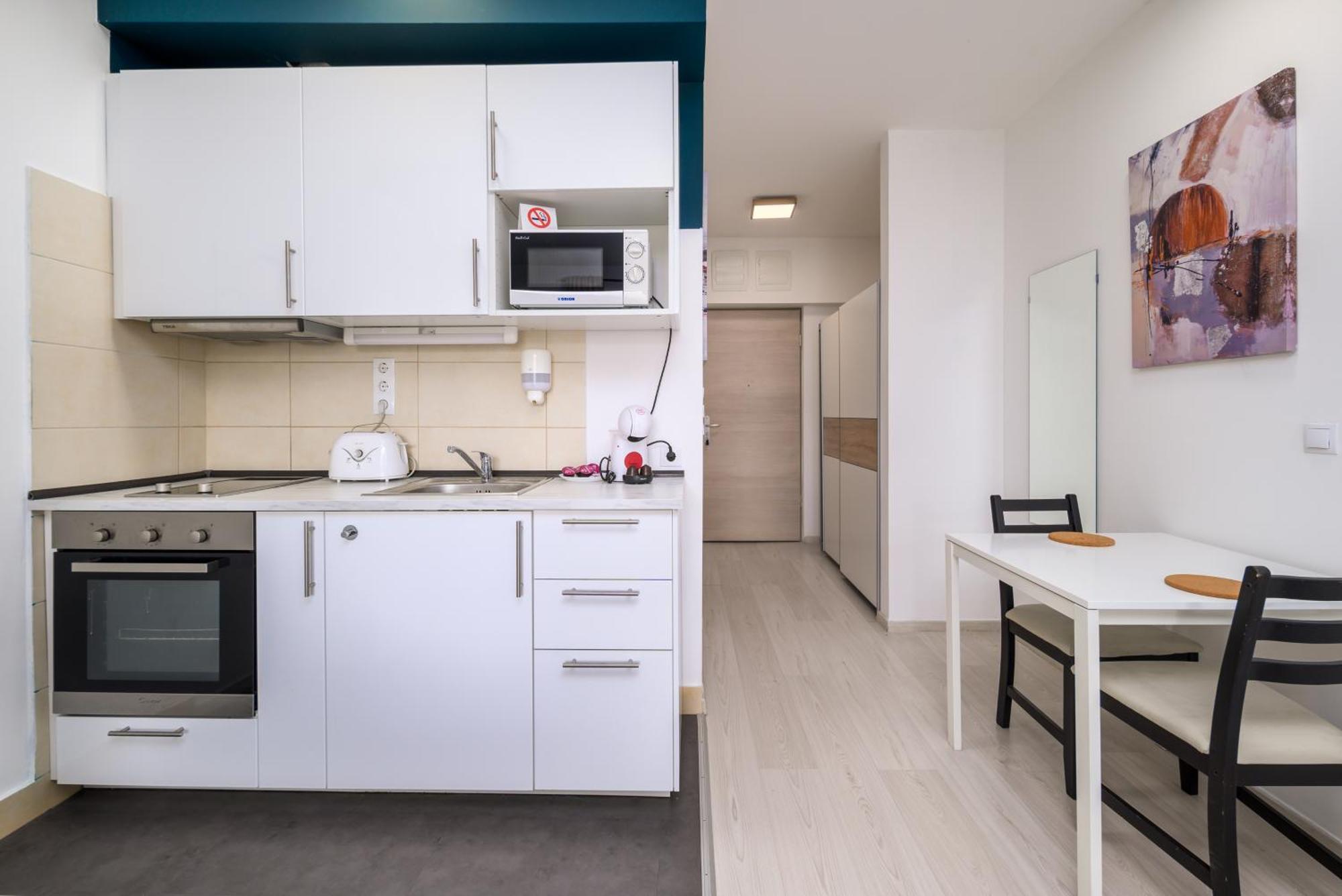 Atrium Deluxe Suite-free Parking Garage Same Building Apartment