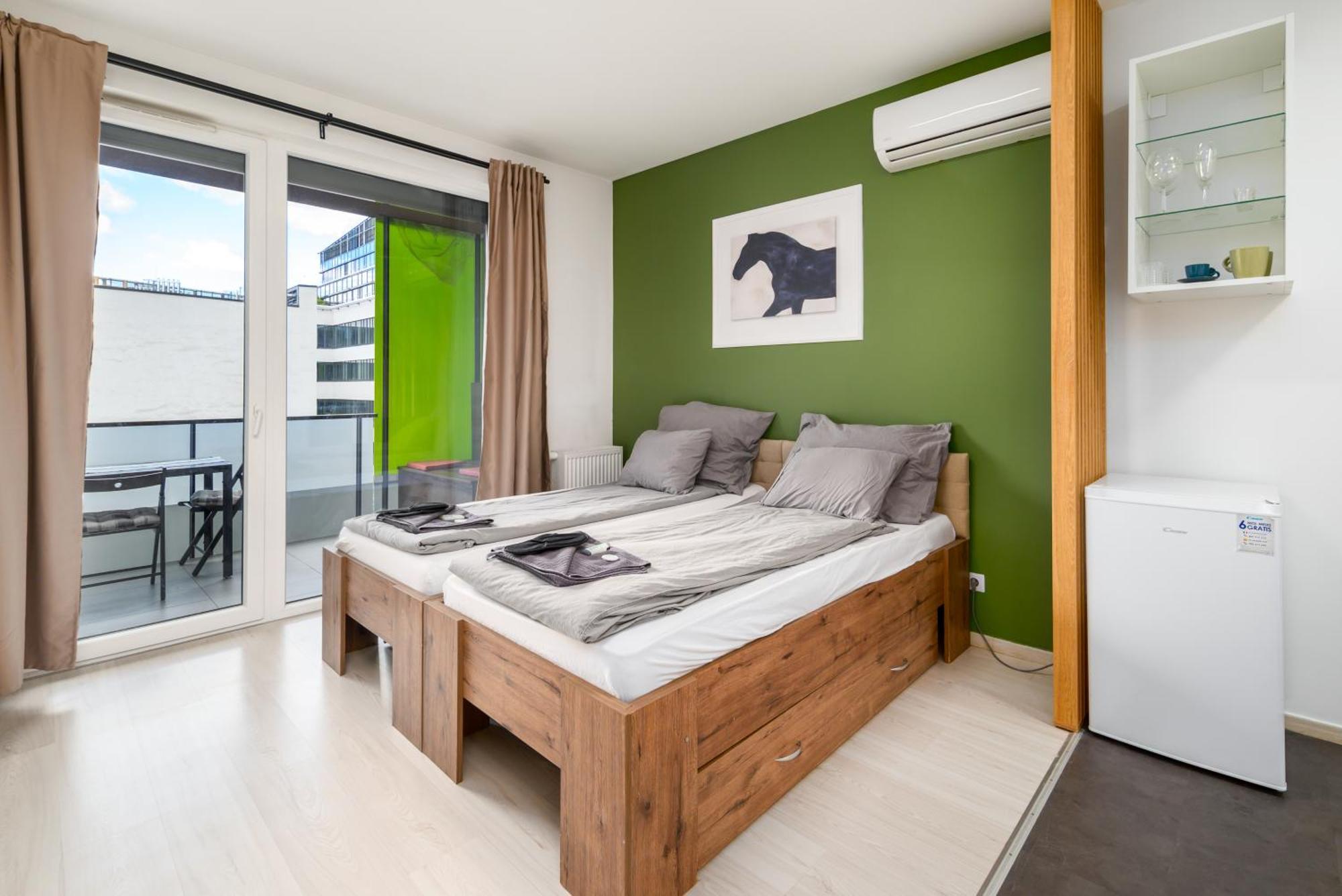 Atrium Deluxe Suite-free Parking Garage Same Building Apartment *