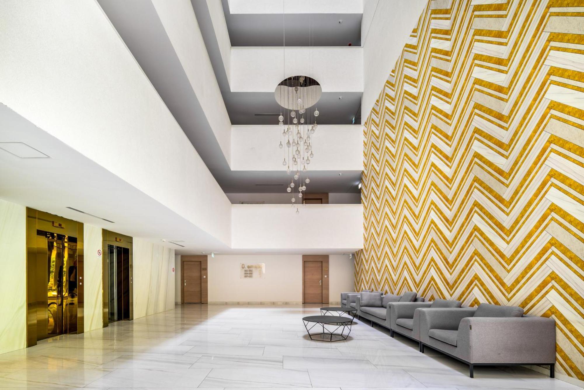 Atrium Deluxe Suite-free Parking Garage Same Building Budapest