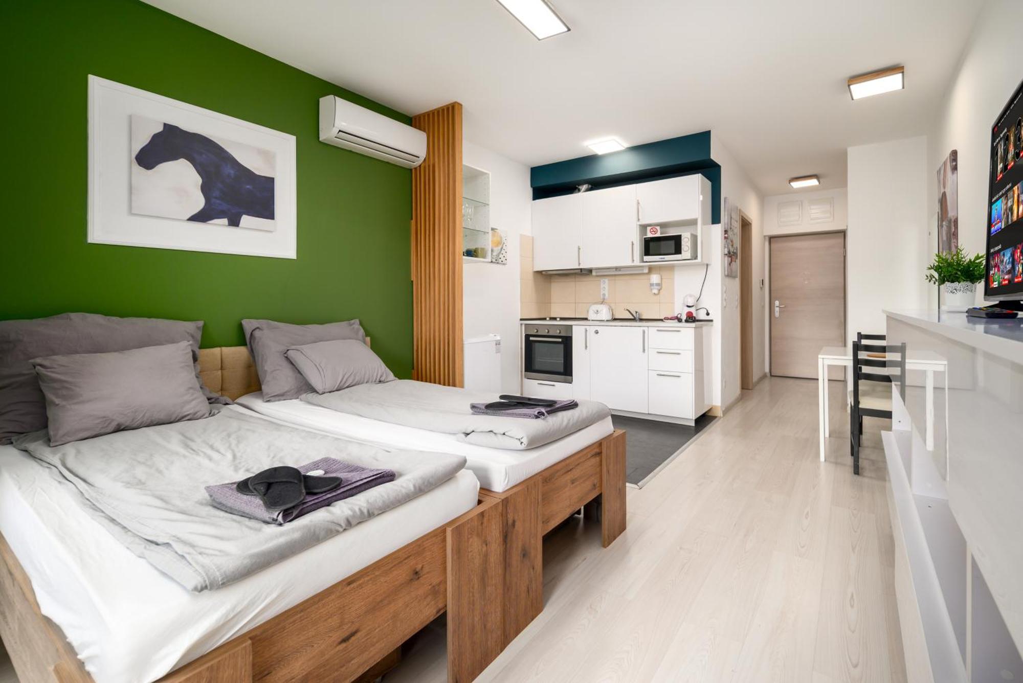 Atrium Deluxe Suite-free Parking Garage Same Building Apartment